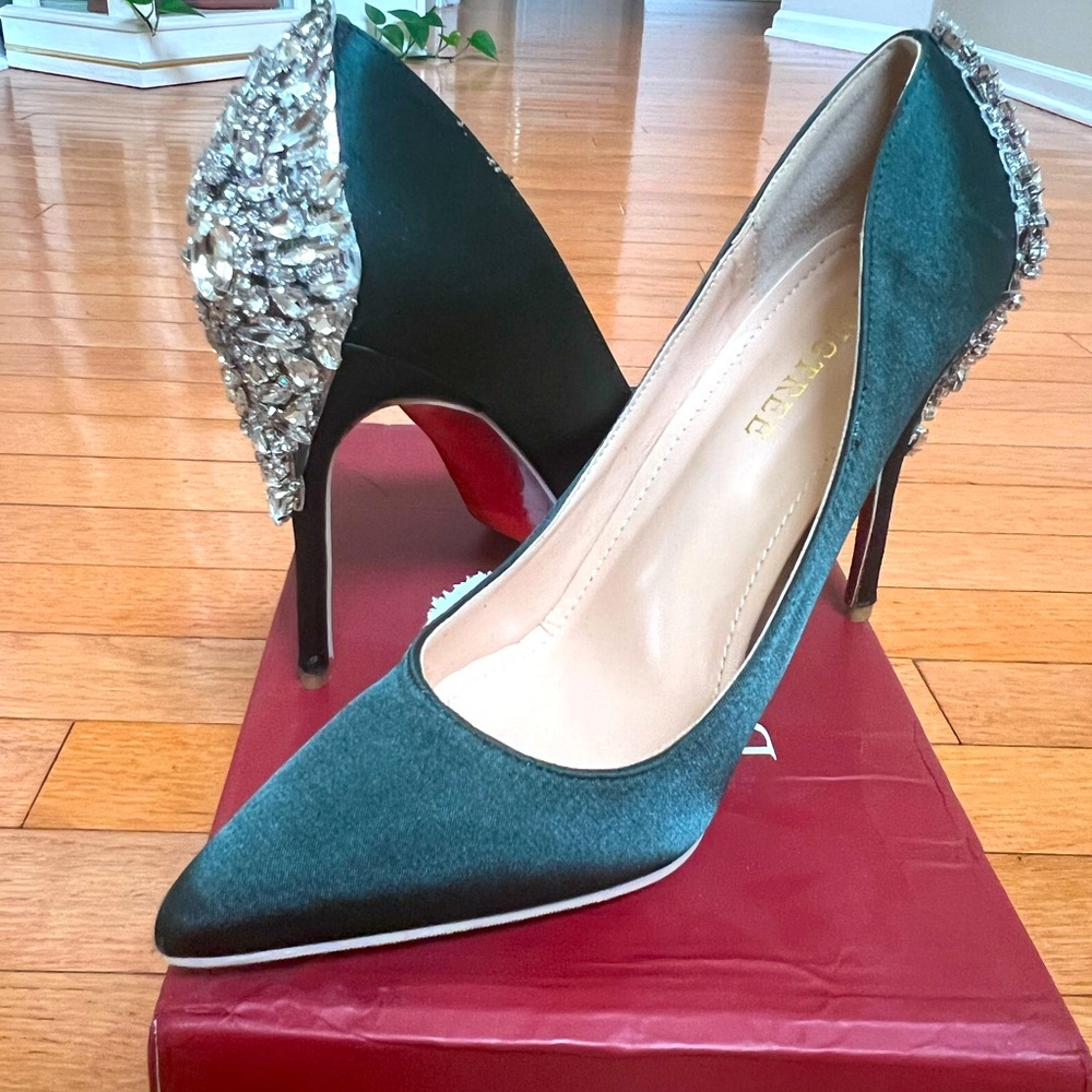 Elegant pointed toe shoes with crystal embellished heels | Size 39